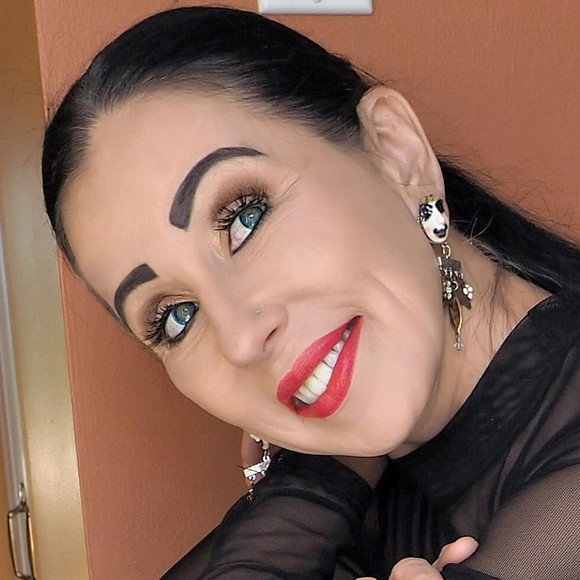 Meet your Posher, Donna - Picture 1 of 1